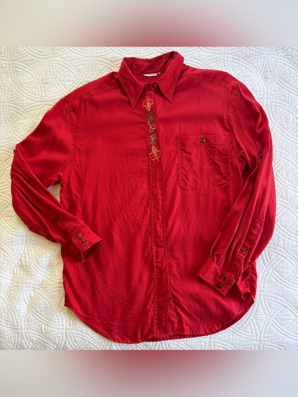 Vintage fall button down Leaf Motif Detail measures as Medium